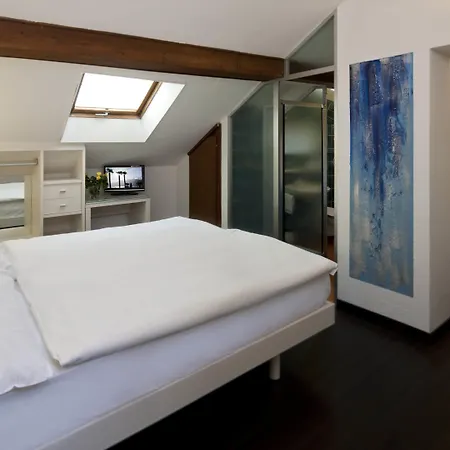 Hotel America